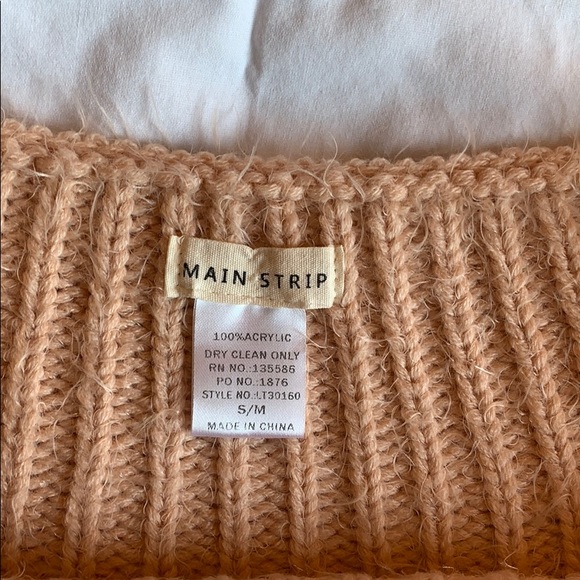 Cute crop sweater, goes great with skirts! - Picture 2 of 2